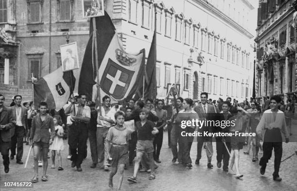 People Joy Demonstration After The Fascism Fall In Rome