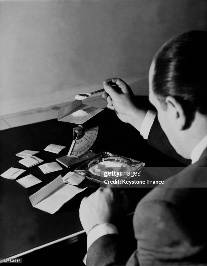 Preparation Of Heroin Packets In Usa On Forties