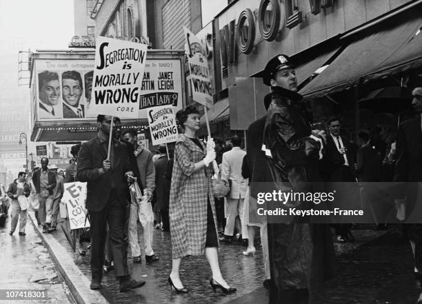 Supporters of the Congress of Racial Equality demonstrate against racial segregation in southern US stores outside a Woolworth's store next to the...