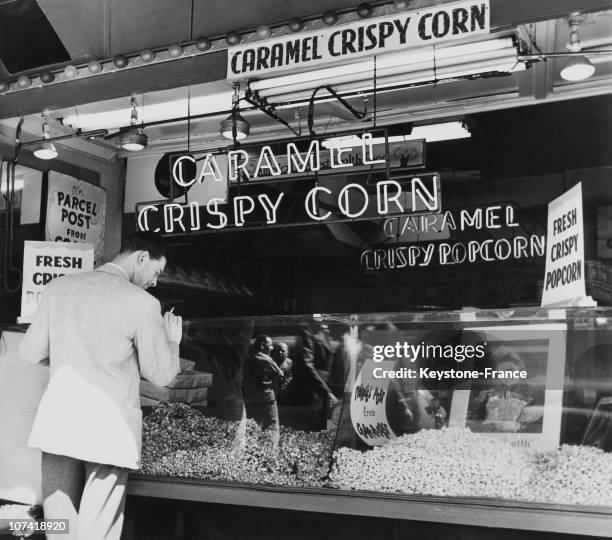 Popocorn Store In New York On 1947