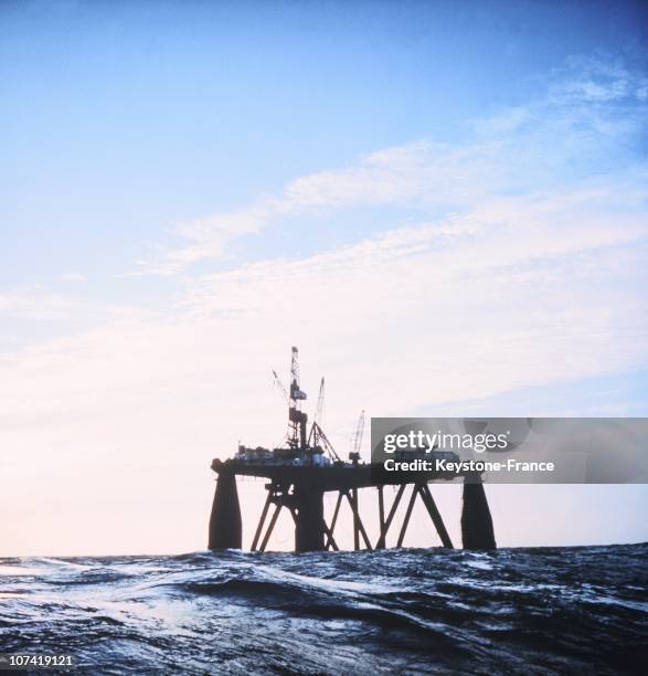 Original Oil Rigs Vintage Oil Rig Photos and Premium High Res Pictures - Getty Images