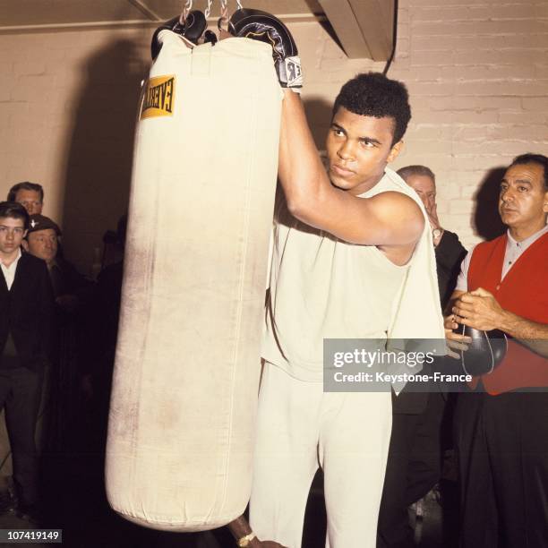 Cassius Rai Cassius Clay 1960 Photos and Premium High Res Pictures - Getty Images