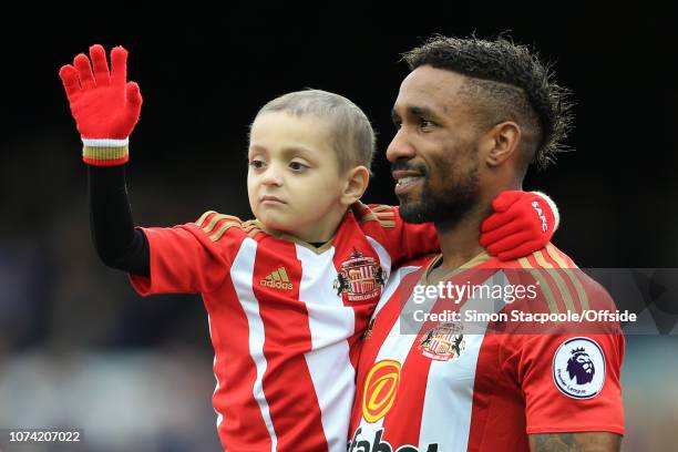 25th February 2017 - Premier League - Everton v Sunderland - Jermain Defoe of Sunderland carries terminally-ill young Sunderland fan Bradley Lowery...