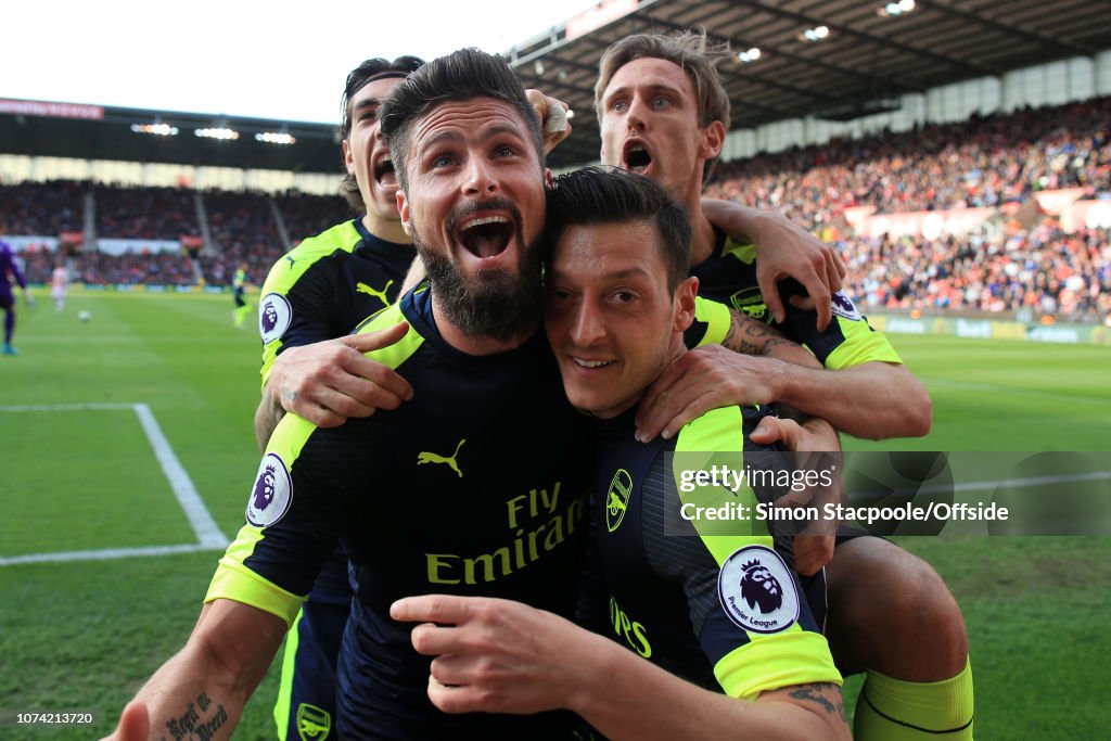 Football - Premier League - Stoke City v Arsenal