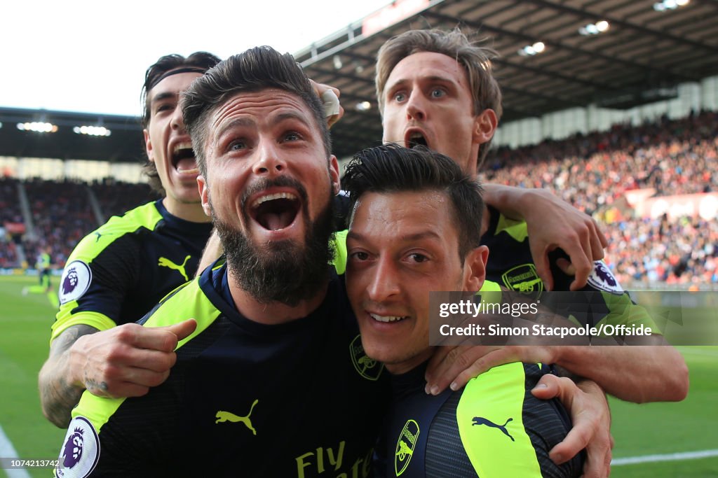 Football - Premier League - Stoke City v Arsenal