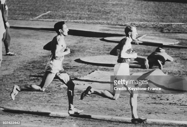 Helsinki Olimpic Games, Czech Emil Zatopek Before The French Alain Mimoun In The 10 000 Metres Race On 1952