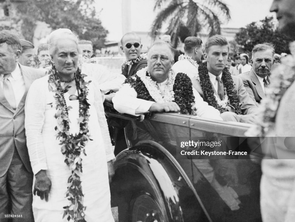 Welcoming Of The President Franklin Roosevelt And His Son At Honolulu In Hawaii On August 1934