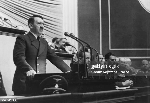 Adolf Hitler Standing Photos and Premium High Res Pictures - Getty Images