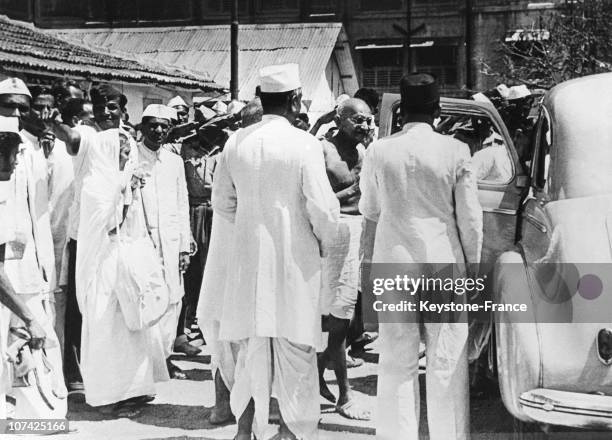 Bombay, Mahatma Gandhi Leaving His Harijan Hut To Meet Secretary Of State And The Cabinet Of Members Of The Royal Mission At Asia In India On April...