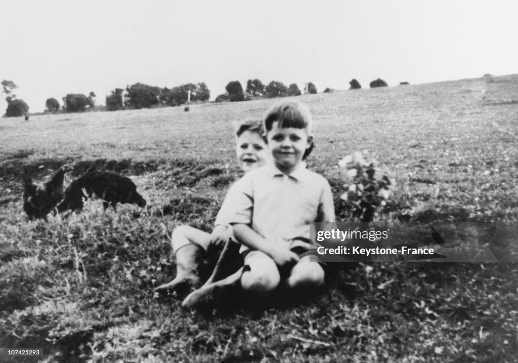 Paul Mccartney And Mike Mcgear Children On 1948