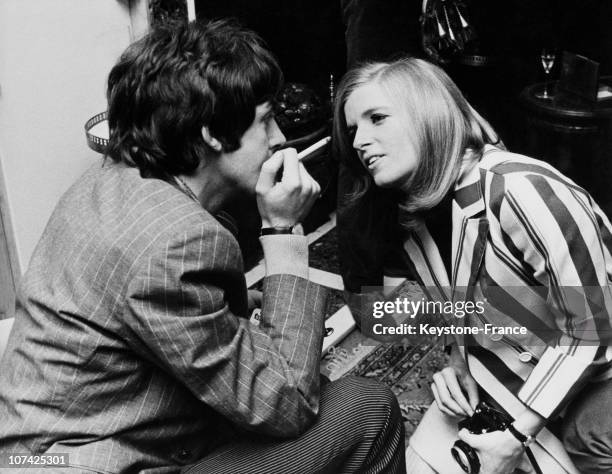 Paul Mccartney And His Wife-To-Be The Photographer Linda Eastman At London In England On May 20Th 1967