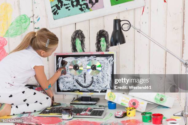 Computer Piting 1,078 Pc Painting Stock Photos, High-Res Pictures, and Images - Getty ...