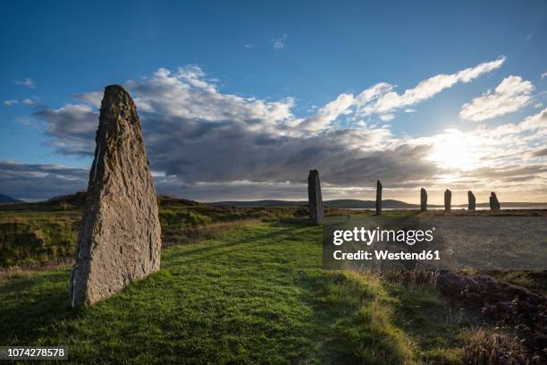 great britain, scotland, orkney, mainland, ring of brodgar, neolithic stone circle - orkney stock pictures, royalty-free photos & images