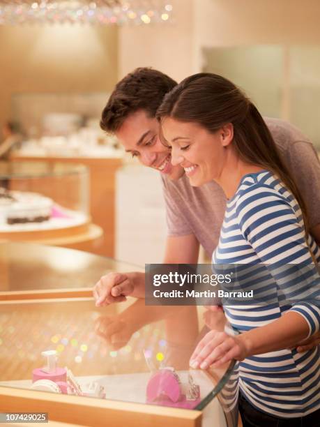 Smiling Couple Looking At Jewelry Case, 照片檔