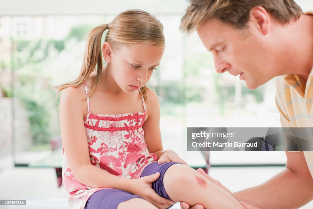Padre que más hijas rechazar la rodilla