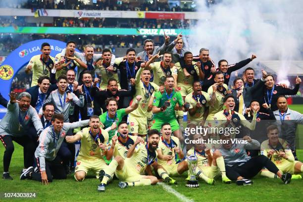 Players of America celebrate with the Championship Trophy after the final second leg match between Cruz Azul and America as part of the Torneo...