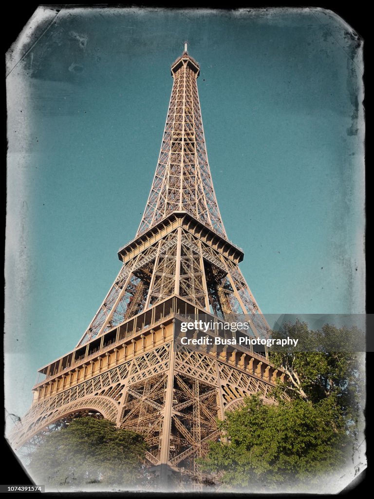 Vintage Paris Postcard: Tour Eiffel