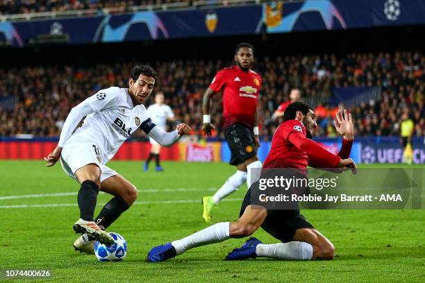 Daniel Parejo of Valencia and Marouane Fellaini of Manchester United during the UEFA Champions League Group H match between Valencia and Manchester...