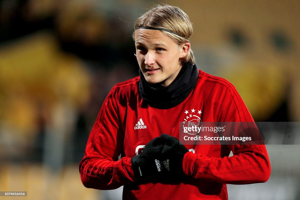 storting criticus oud Kasper Dolberg of Ajax during the Dutch KNVB Beker match between Roda...  News Photo - Getty Images