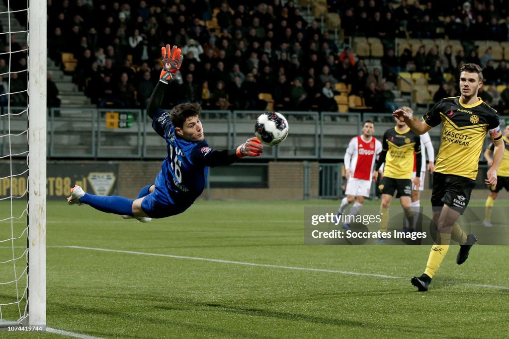 Gentleman vriendelijk doel Janice Radomir Novakovic of Roda JC during the Dutch KNVB Beker match... News  Photo - Getty Images