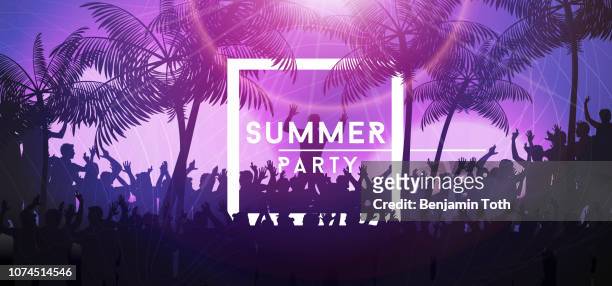 ilustraciones, imágenes clip art, dibujos animados e iconos de stock de banner de fiesta de verano con diseño de multitud - fiesta en la playa