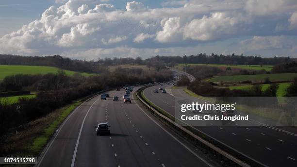 expressway curving through rolling countryside - motorvägen m1 bildbanksfoton och bilder