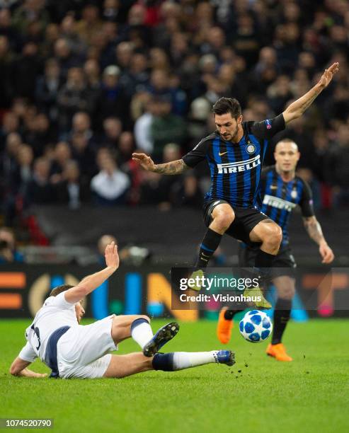 Jan Vertonghen of Tottenham Hotspur and Matteo Politano of FC Internazionale during the Group B match of the UEFA Champions League between Tottenham...