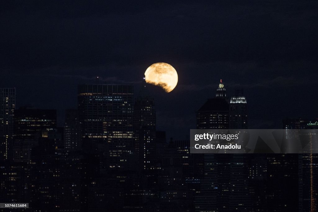 Full moon in New York