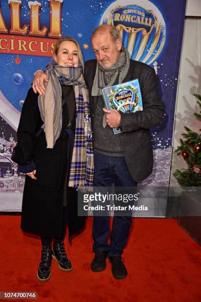 Leonard Lansink and his wife Maren Muntenbeck attend the 15th Roncalli christmas circus premiere at Tempodrom on December 22, 2018 in Berlin, Germany.