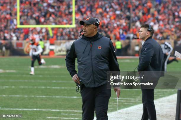 Cincinnati Bengals head coach Marvin Lewis on the sideline during the fourth quarter of the National Football League game between the Cincinnati...