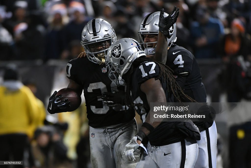 Denver Broncos v Oakland Raiders