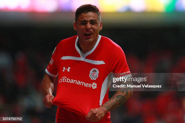 Ernesto Vega of Toluca celebrates tafter scoring the tying goal during the quarter finals first leg match between Toluca and America as part of the...