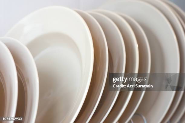 Clean Plates Rims Kitchen 1,193 Stack Of Clean Plates Stock Photos, High-Res Pictures, and Images ...