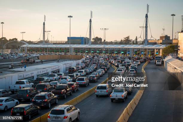 long line of cars crossing mexican border at tijuana/san ysidro - san ysidro port of entry stock pictures, royalty-free photos & images