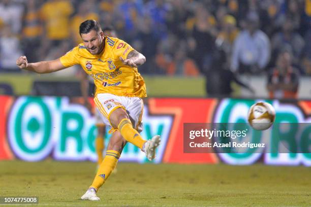 Andre-Pierre Gignac of Tigres kicks the ball during the quarter finals first leg match between Tigres UANL and Pumas UNAM as part of the Torneo...