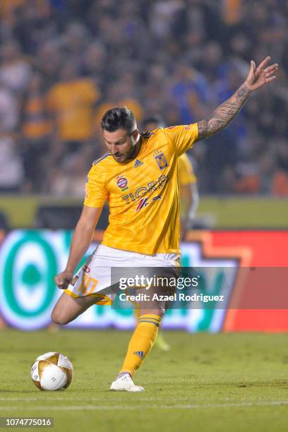 Andre-Pierre Gignac of Tigres kicks the ball during the quarter finals first leg match between Tigres UANL and Pumas UNAM as part of the Torneo...