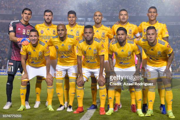Players of Tigres pose prior the quarter finals first leg match between Tigres UANL and Pumas UNAM as part of the Torneo Apertura 2018 Liga MX at...