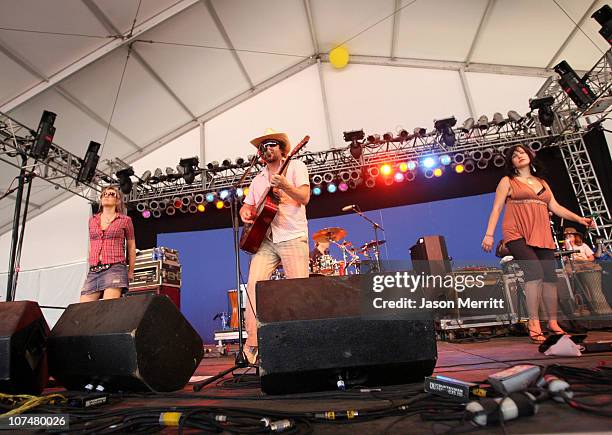 Jen From Rusted Root 185 Rusted Root Photos & High Res Pictures - Getty Images