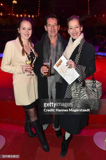 Actor Max Tidof, Lisa Seitz and daughter Luzie during the Circus Krone Premiere at Circus Krone on December 25, 2018 in Munich, Germany.