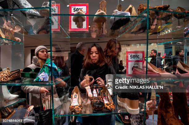 Shoppers look for bargains in Selfridges department store during the Boxing Day sale in central London on December 26, 2018. - Troubled UK...