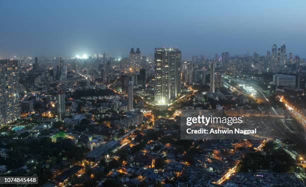 mumbai skyline at dusk - indian economy stockfoto's en -beelden