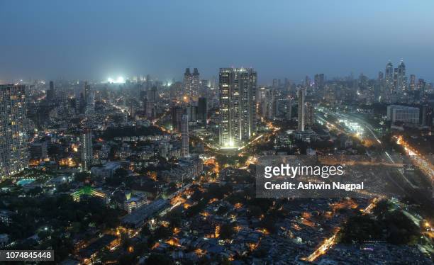 mumbai skyline at dusk - india economy bildbanksfoton och bilder