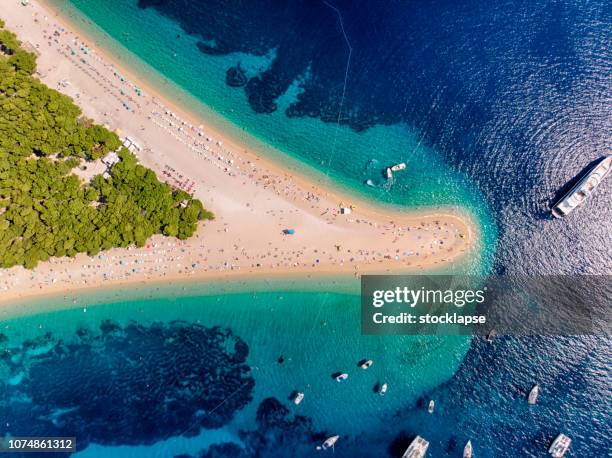 zlatni rat beach in bol, island of brac - kroatien strand stock pictures, royalty-free photos & images