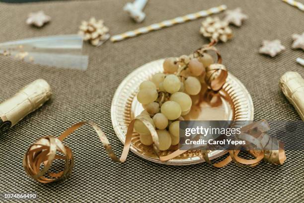 new years spanish  tradition - blessing fotografías e imágenes de stock