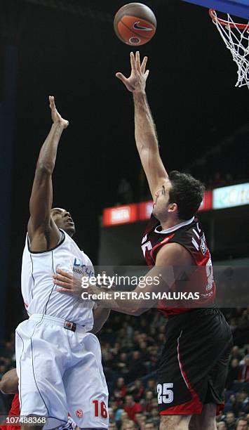 Lietuvos Rytas Cemal Nalga vies with Cholet's DeMarcus Nelson during their Euroleague basketball group match in Vilnius, on December 9, 2010AFP PHOTO