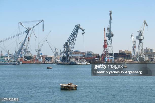 blue waters of suez canal, port fuad, egypt - port said - fotografias e filmes do acervo