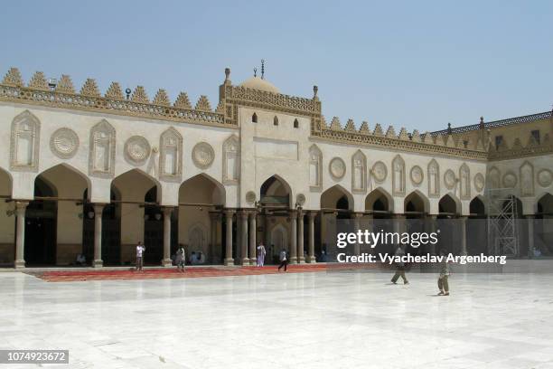 the courtyard of al-azhar university, cairo - universidad del cairo fotografías e imágenes de stock