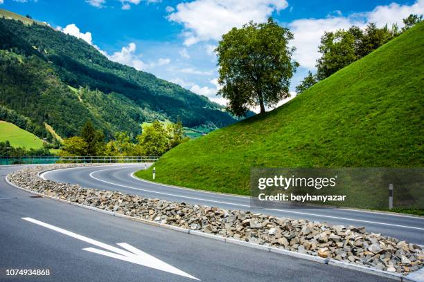 道路 - escarpment ストックフォトと画像