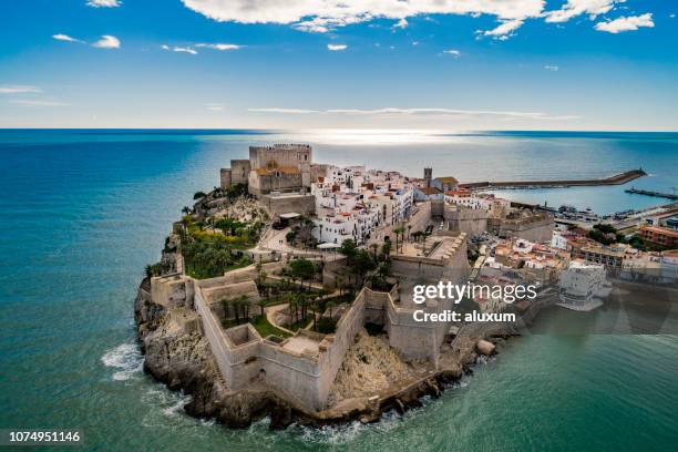 vista aérea de peñiscola castellón españa - turret fotografías e imágenes de stock