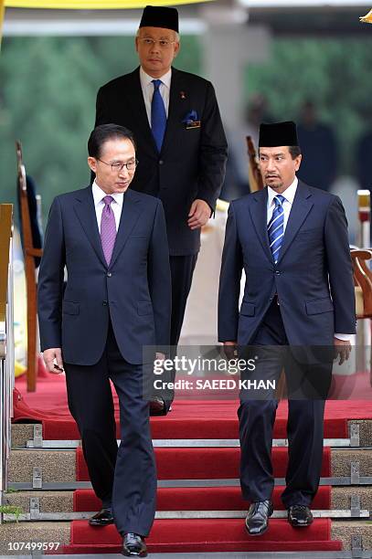 South Korean President Lee Myung Bak , Malaysia's King Sultan Mizan Zainal Abidin and Pime Minister Najib Razak walk at an official welcoming...